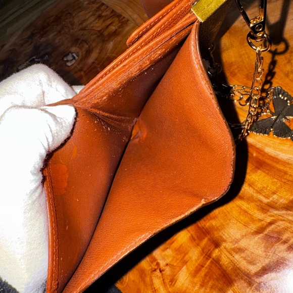 LOUIS VUITTON
Monogram Porte Tresor Etui Papiers
Wallet 1998 france converted - Picture 11 of 16